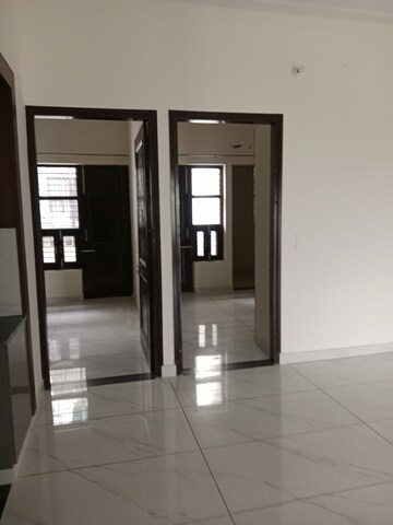 Room in 2 BHK Builder Floor at Sector 6 – for Rent