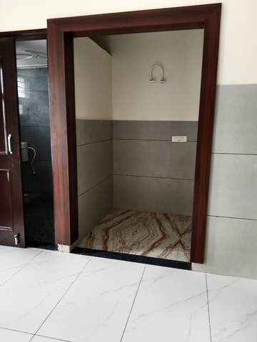 Room in 2 BHK Builder Floor at Sector 6 – for Rent