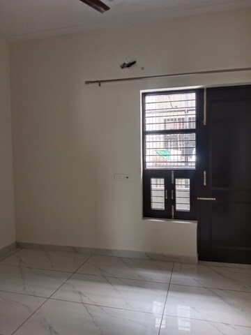Room in 2 BHK Builder Floor at Sector 6 – for Rent