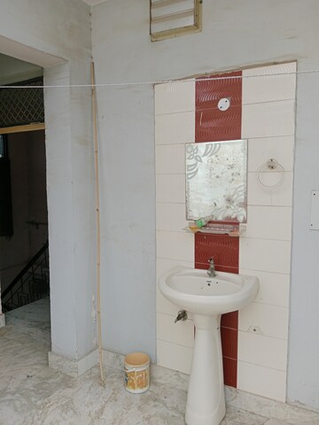 Room in 1 BHK Builder Floor at Sector 13 – for Rent
