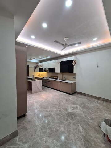 Room in 6 BHK Independent House at Sector 100 – for Rent