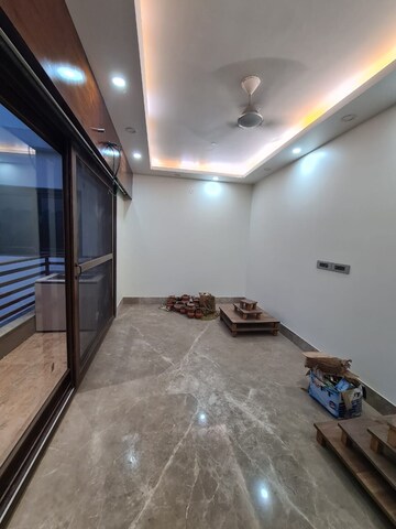 Room in 6 BHK Independent House at Sector 100 – for Rent