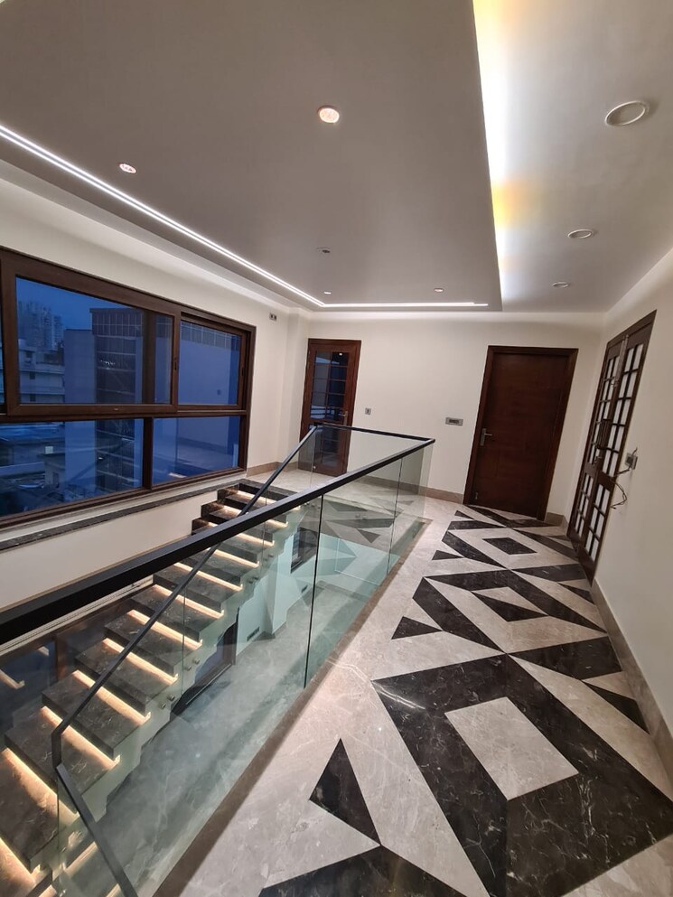 undefined, sector 100 6 Bedroom 450 Sq.Mt. Independent House In Sector 100 Noida 8969996