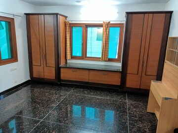 Room in 5 BHK Villa at Aparna County, Hafeezpet – for Rent