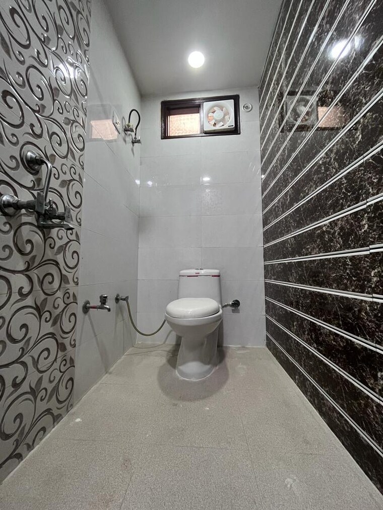 Bathroom, govindpuri 3 Bedroom 920 Sq.Ft. Builder Floor In Govindpuri Delhi 8970026