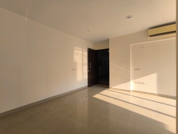 Room in 3 BHK Apartment at Emaar Imperial Gardens, Sector 102 – for Rent