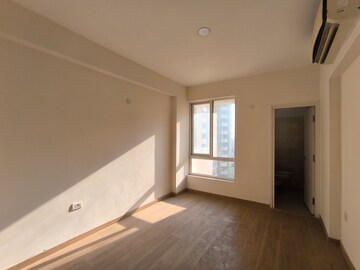 Room in 3 BHK Apartment at Emaar Imperial Gardens, Sector 102 – for Rent