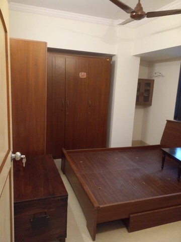 2 BHK Apartment For Rent in Saturn Apartment, Bandra West