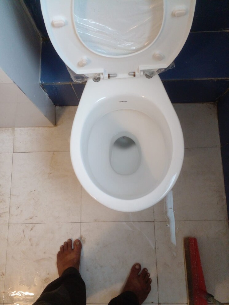 Bathroom, saturn-apartment 2 Bedroom 700 Sq.Ft. Apartment In Bandra West Mumbai 8970116