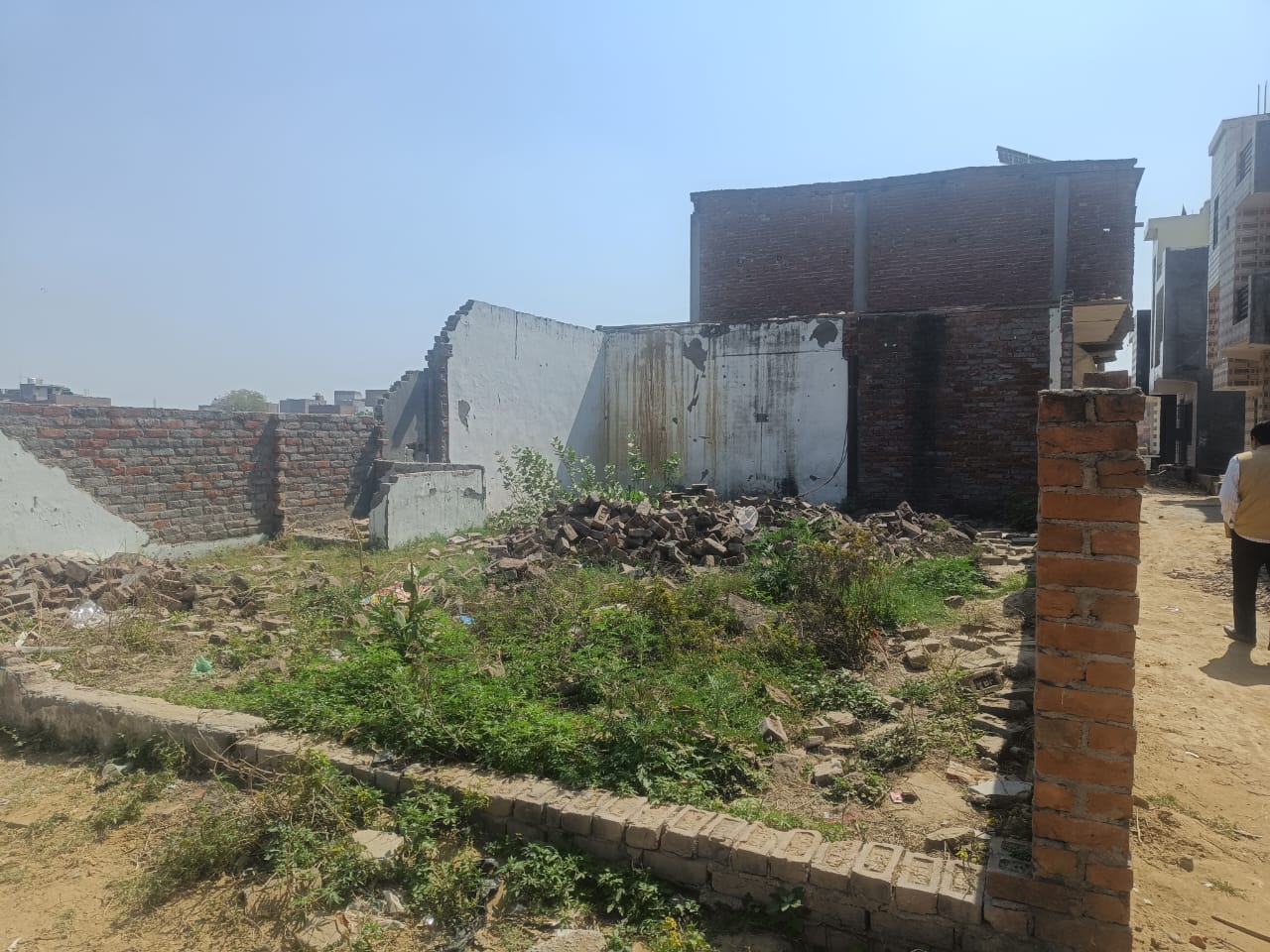 Plot For Sale in Dlf Ankur Vihar 