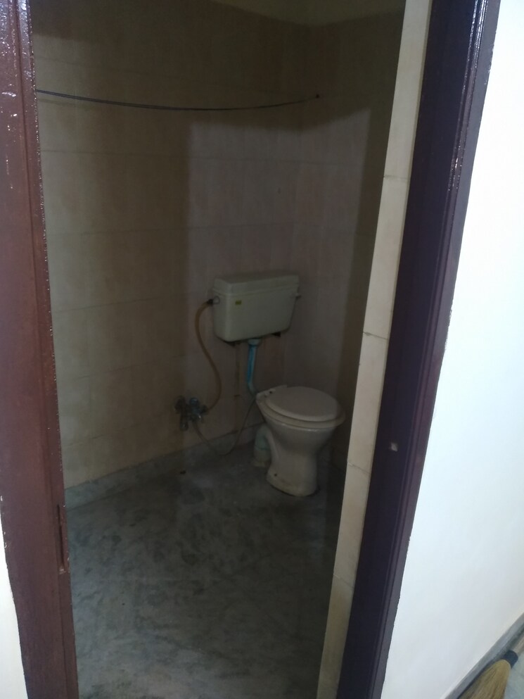 Bathroom, lajpat nagar 4 1 Bedroom 456 Sq.Ft. Builder Floor In Lajpat Nagar 4 Delhi 8970214