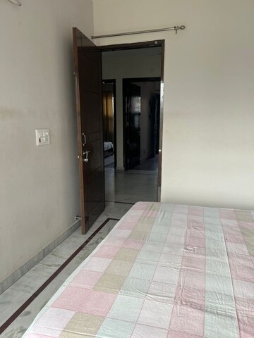 Room in 3 BHK Builder Floor at Sector 38 – for Rent