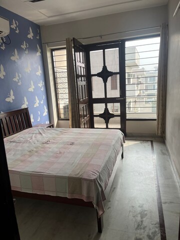 Bedroom in 3 BHK Builder Floor at Sector 38 – for Rent