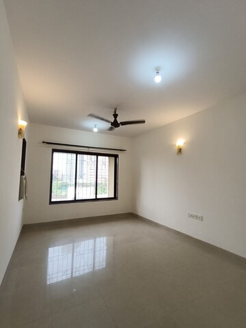 Room in 3 BHK Apartment at Rushi Tower, Andheri West – for Rent
