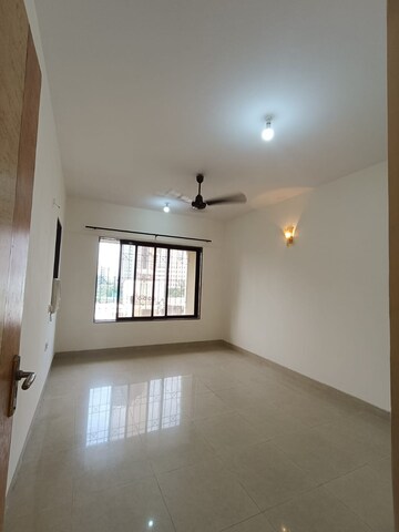 Room in 3 BHK Apartment at Rushi Tower, Andheri West – for Rent