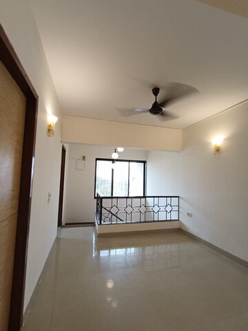 Furnished Amenities in 3 BHK Apartment at Rushi Tower, Andheri West – for Rent