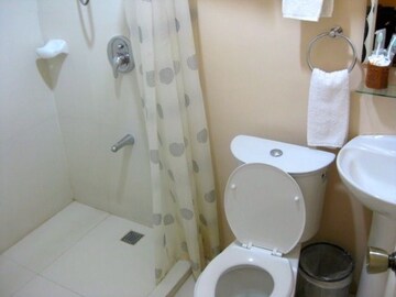 Bathroom in 2 BHK Apartment at Tapovan – for Rent