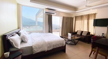 Bedroom in 2 BHK Apartment at Tapovan – for Rent