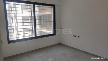 Room in 2 BHK Apartment at Unique Youtopia, Kharadi – for Rent