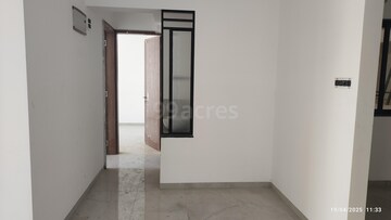 Room in 2 BHK Apartment at Unique Youtopia, Kharadi – for Rent