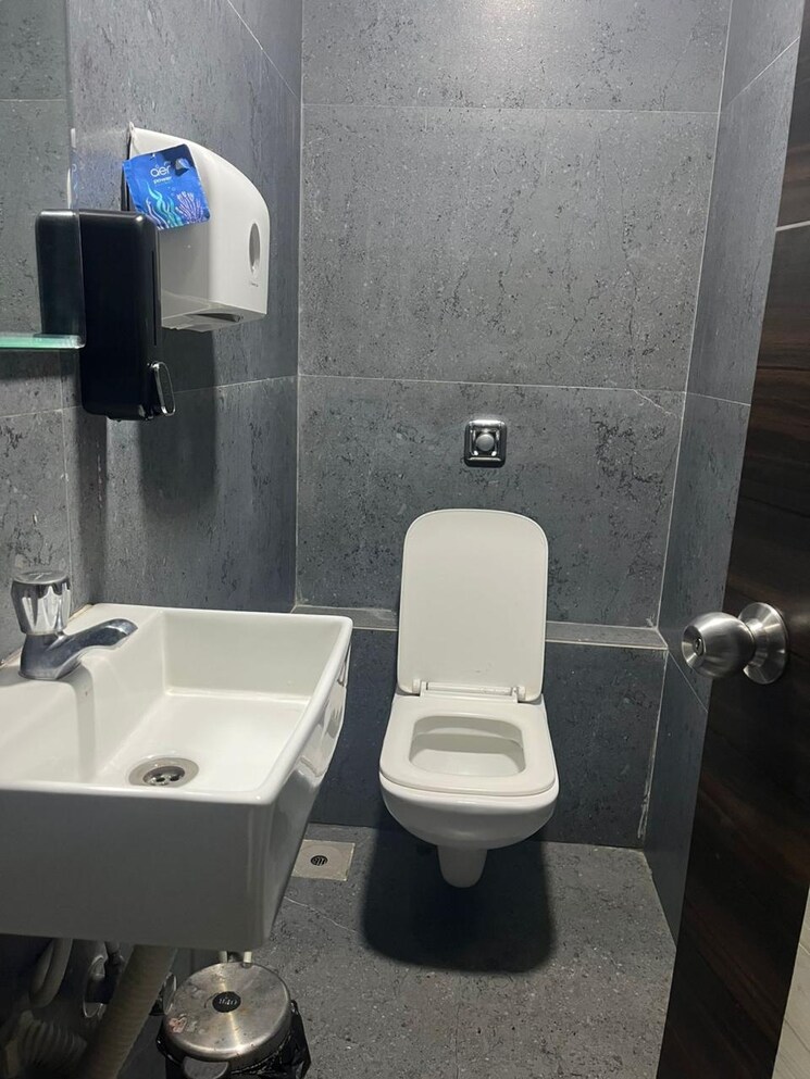 Bathroom, swaroop-aditya-avenue Commercial Office Space 240 Sq.Ft. In Andheri East Mumbai 8970306