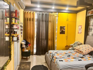 Bedroom in 4 BHK Apartment at Gaur City 1st Avenue, Sector 4 Greater Noida – for Rent
