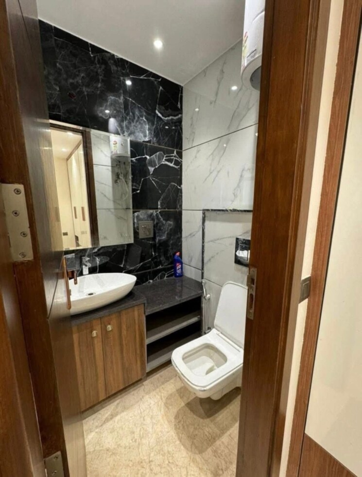 Attached Bathroom, freedom fighters enclave 1 Bedroom 400 Sq.Ft. Apartment In Freedom Fighters Enclave Delhi 8970342