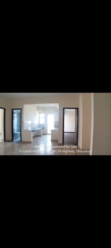 Room in 3 BHK Apartment at Land Craft Golf Links Apartment Phase 2, Pandav Nagar – for Sale