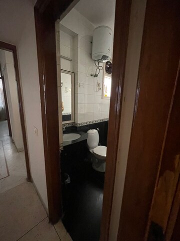 Attached Bathroom in 3 BHK Builder Floor at South City 1 – for Rent
