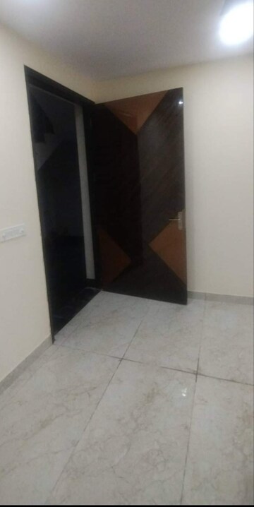 Room in 3 BHK Independent House at Sector 19 – for Rent