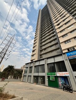 2 BHK + Extra Room Apartment For Sale in Omkar Signet