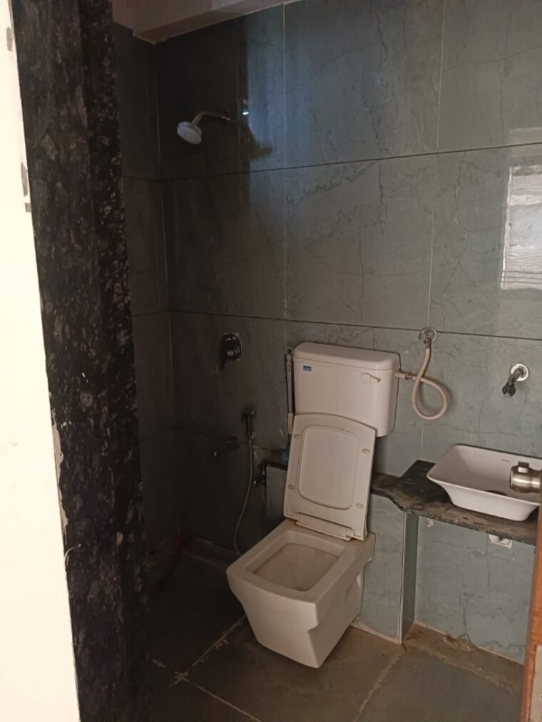 Bathroom, zundal 2 Bedroom 876 Sq.Ft. Apartment In Zundal Ahmedabad 8970471