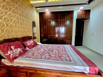 Bedroom in 3 BHK Apartment at Parsvnath Planet, Gomti Nagar – for Rent