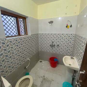 Team Area in  Pg at Vineet Khand – for Rent