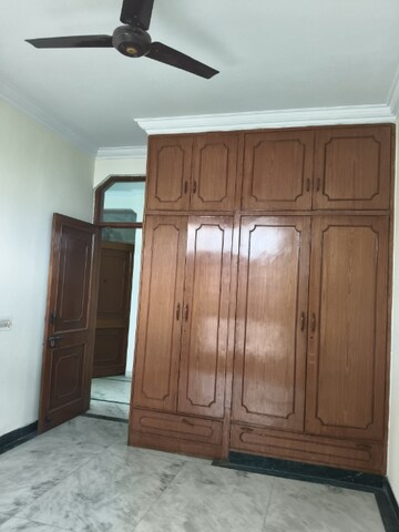 Room in 3 BHK Builder Floor at Lajpat Nagar Iii – for Rent