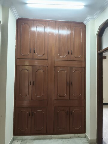 Furnished Amenities in 3 BHK Builder Floor at Lajpat Nagar Iii – for Rent