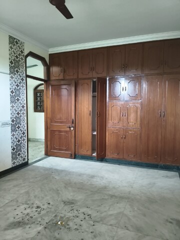 Room in 3 BHK Builder Floor at Lajpat Nagar Iii – for Rent