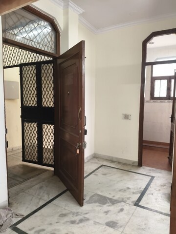 Room in 3 BHK Builder Floor at Lajpat Nagar Iii – for Rent