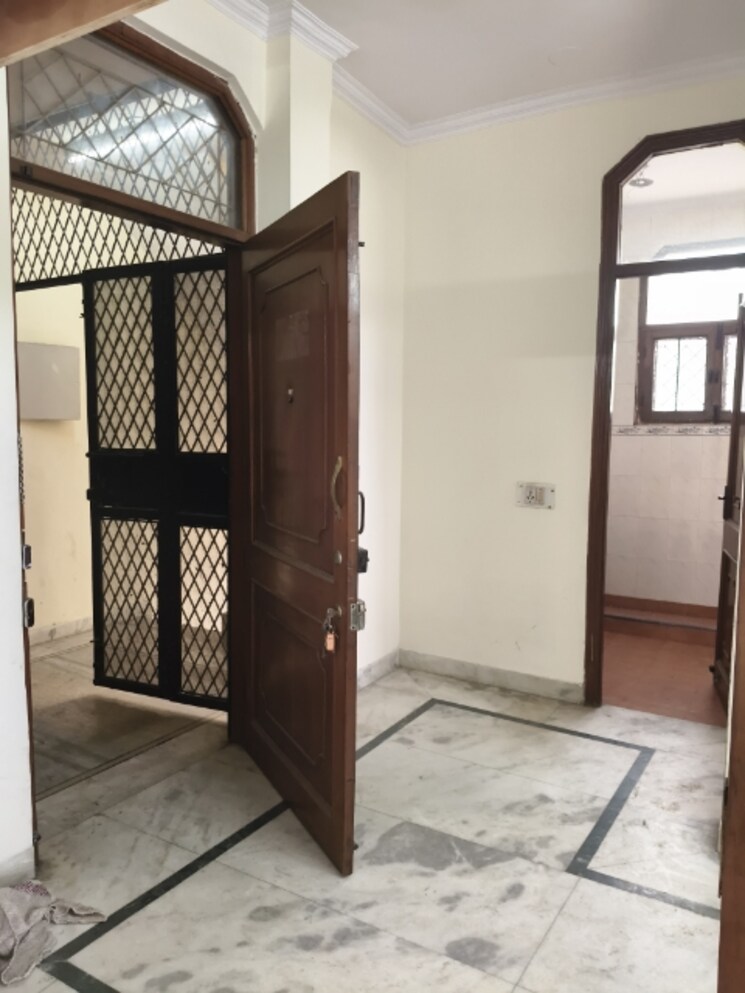 Room, lajpat nagar iii 3 Bedroom 1800 Sq.Ft. Builder Floor In Lajpat Nagar Iii Delhi 8970535