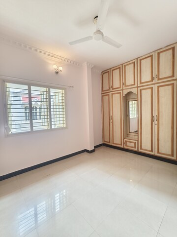 Room in 2 BHK Builder Floor at Hsr Layout – for Rent