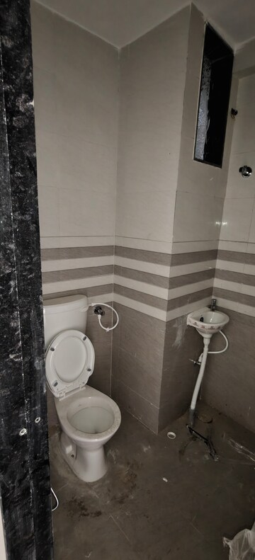 Bathroom in Studio Independent House at Gokhalenagar – for Rent