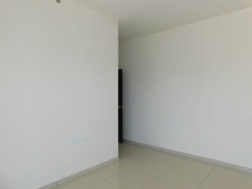 Room in 2.5 BHK Apartment at Krishna Nagar – for Sale