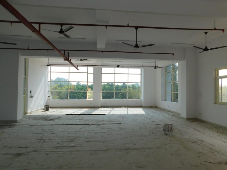  Parking, sector 63 Commercial Office Space 7000 Sq.Ft. In Sector 63 Noida 8970612