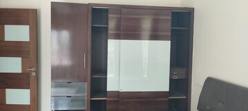 Room in 4 BHK Apartment at Banjara Hills – for Rent