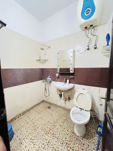 Team Area in 3 BHK Builder Floor at Sector 46 – for Rent