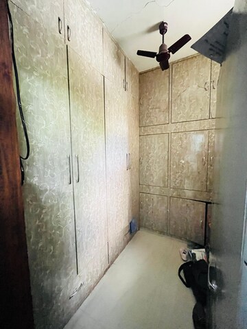 Bathroom in 3 BHK Builder Floor at Sector 46 – for Rent