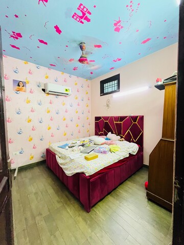 Bedroom in 3 BHK Builder Floor at Sector 46 – for Rent