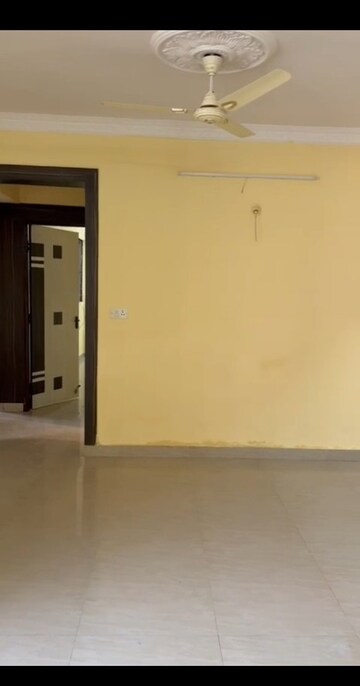 Room in 3 BHK Apartment at India Platinum City, Yeshwanthpur – for Rent