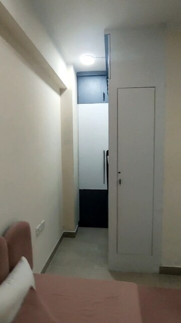 Room in 2.5 BHK Apartment at Gaur City 2 - 11th Avenue, Sector 16c Greater Noida – for Rent