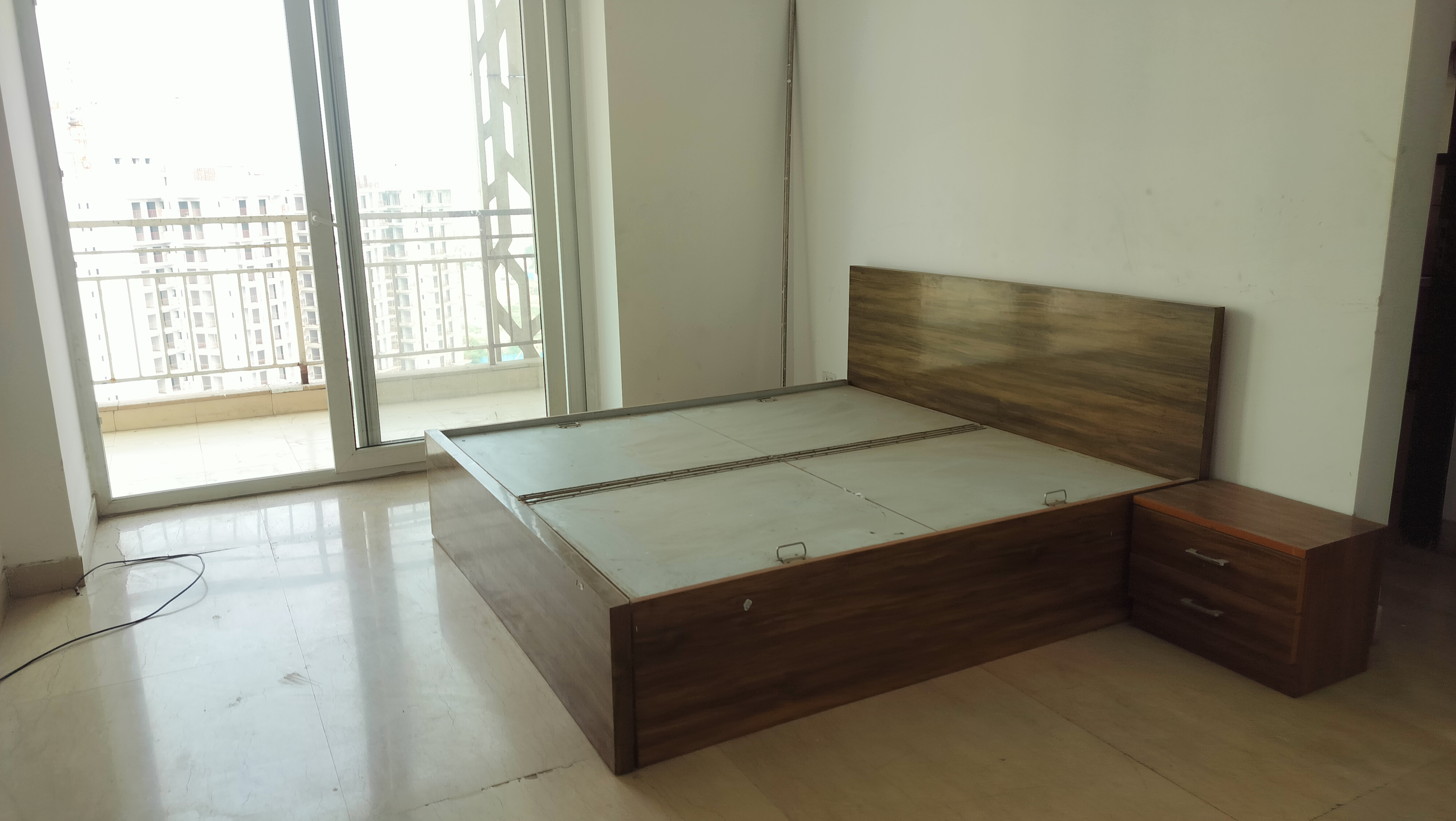 3 BHK + Servant Room Apartment For Rent in Puri Emerald Bay